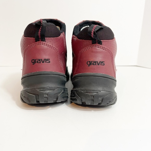 Women’s Red Gravis hiking shoe - Picture 2 of 7